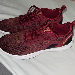 Women’s Nike Flex Trainers 8.5 burgundy